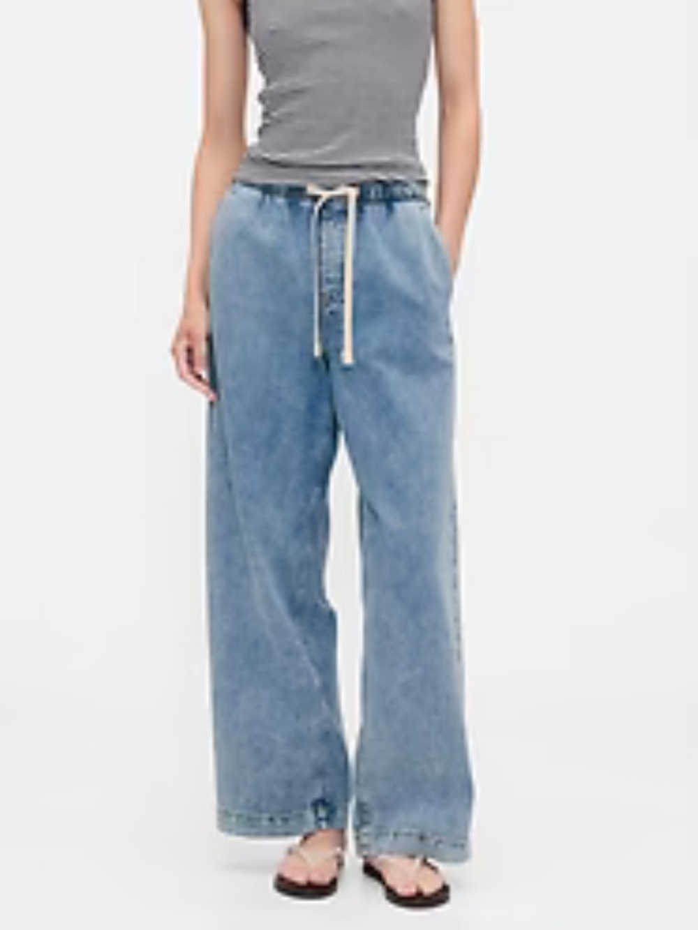 NWT! Gap High Rise Pull-On Wide-Leg Jeans
Large Light Wash